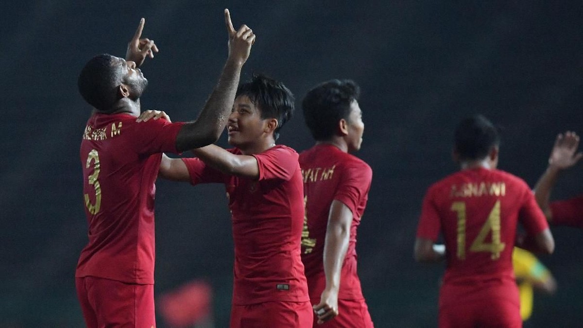 Timnas Indonesia u-22 mengasah adu penalti. (Nyoman Budhiana/ANTARA FOTO)