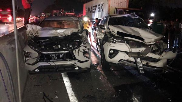 Foto: 5 Mobil Tabrakan Karambol di Tol Sidoarjo-Waru