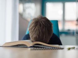 Bocah 11 Tahun Masuk RS gegara Kerja PR 14 Jam Nonstop, Tubuhnya Mati Rasa