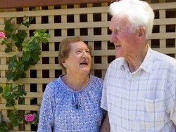 Nenek Australia Ini Jatuh Cinta Pertama Kali di Usia 90 Tahun