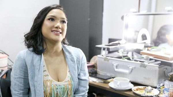 Curhat Marion Jola Soal Video Buka Jaket yang Viral