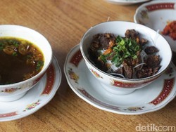 Diracik Sejak Tahun 1942, Soto Padang H. St Mangkuto Tak Pernah Berubah Rasanya