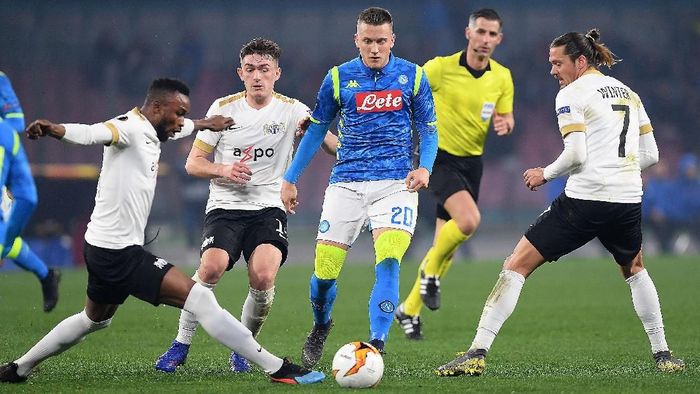 Napoli menang 2-0 atas Zurich di leg kedua babak 32 besar Liga Europa dan lolos ke 16 besar (Foto: Francesco Pecoraro/Getty Images) Napoli menang 2-0 atas Zurich di leg kedua babak 32 besar Liga Europa dan lolos ke 16 besar (Foto: Francesco Pecoraro/Getty Images)