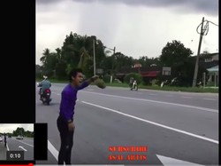 Waduh! Pria Ini Jual Durian Sambil Marah-marah