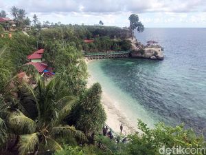 Liburan Akhir Pekan ke Majene, Ada Pantai Dato yang Cantik Liburan Akhir Pekan ke Majene, Ada Pantai Dato yang Cantik