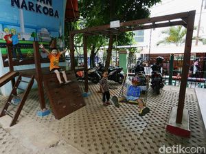 Asyiknya Bermain di RPTRA Kebon Sirih