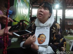 Reaksi Menohok Putri Gus Dur: Lebih Mulia Dagang Es Teh daripada Dagang Agama