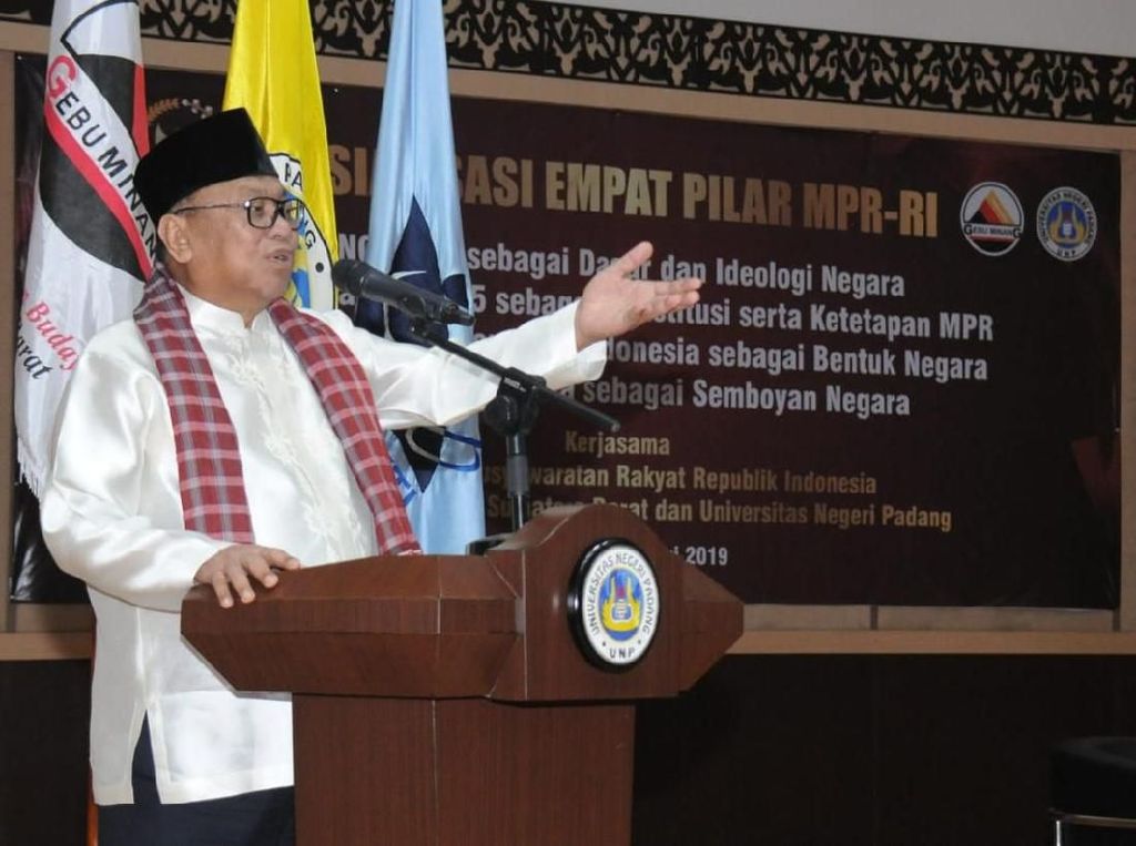 Di UNP Padang, OSO Bicara Peranan Perempuan di Balik Kesuksesan Di UNP Padang, OSO Bicara Peranan Perempuan di Balik Kesuksesan