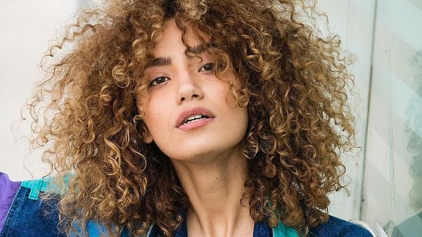 Ini Penampakan Model Cantik yang Jual Keperawanan Rp 38 Miliar ke Politikus