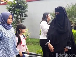 Bahagianya Ahmad Dhani Saat Dijenguk Sang Buah Hati
