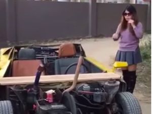 Bikin Geleng Kepala, Lamborghini ini Nyalakan Mesin Gunakan Engkol