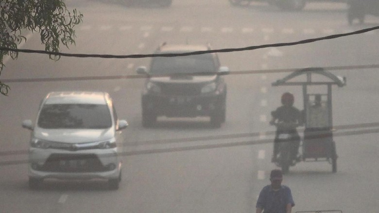 Potret Pekatnya Asap yang Mengepung Dumai dari Lensa Drone