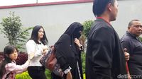 Jenguk Ahmad Dhani, Momen Safeea Bertemu Ayahnya di Rutan