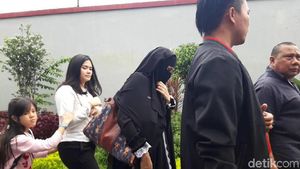 Jenguk Ahmad Dhani, Momen Safeea Bertemu Ayahnya di Rutan