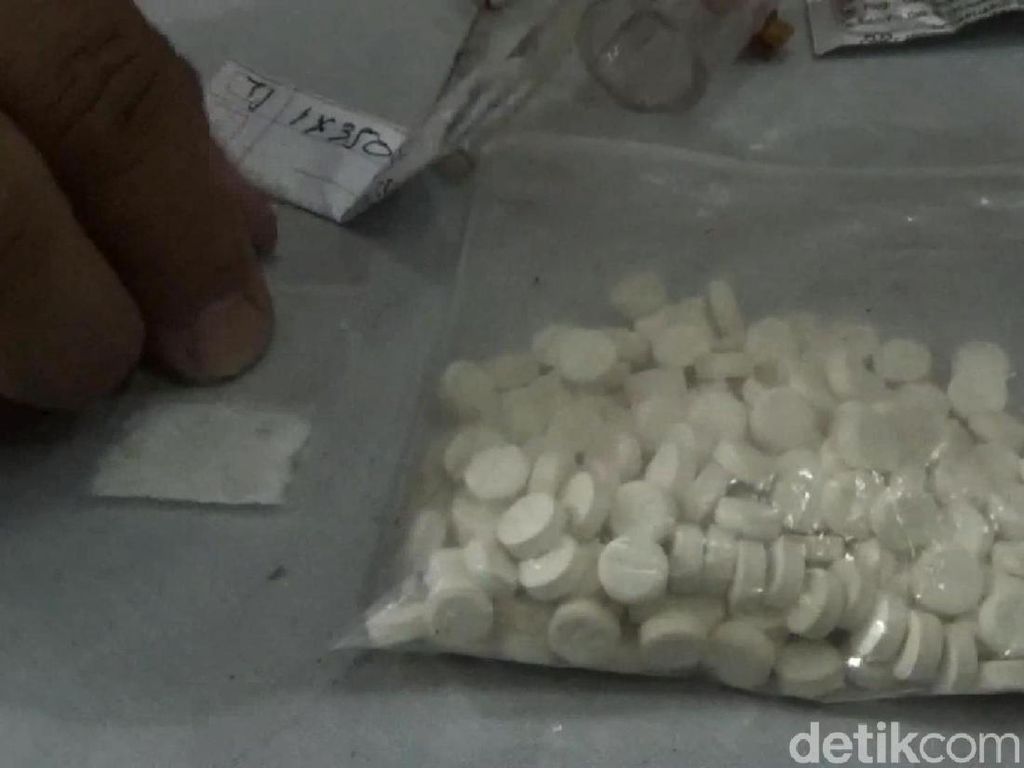 Sabu dan Ratusan Pil Koplo Ditemukan di Lapas Tulungagung Sabu dan Ratusan Pil Koplo Ditemukan di Lapas Tulungagung