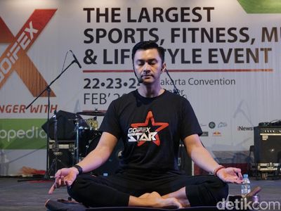 Aksi Anjasmara di Atas Matras Yoga, Beneran Bikin Adem!