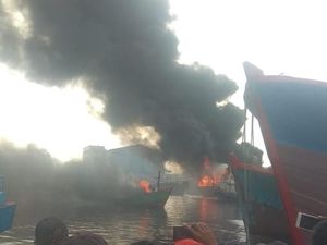 Belum Padam, Sudah 3 Kapal Nelayan Terbakar di Pelabuhan Muara Baru