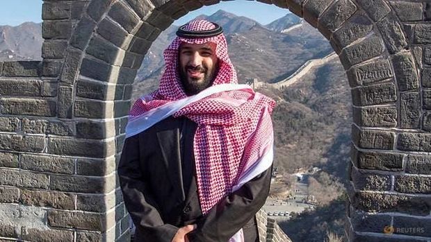 Putra Mahkota Saudi Mohammed bin Salman alias MBS berpose di Tembok Besar China