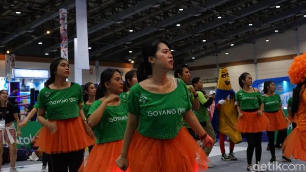 Terlalu Sibuk? Para SPG Ini Bisa Lho Curi Waktu Olahraga di Sela Kerja