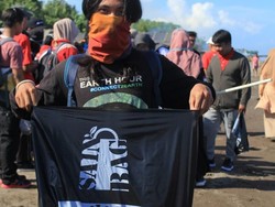 Hari Peduli Sampah Nasional, Remaja di Makassar Bersih-bersih Pantai