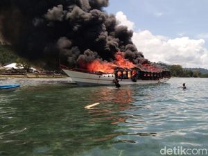 Kapal Ilegal Diduga Ikut Terbakar di Pelabuhan Muara Baru