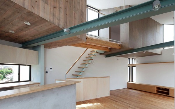 Ruang tamu, tempat makan, dan dapur semua berada di lantai dasar. Istimewa/Masayoshi Ishii/Archdaily.