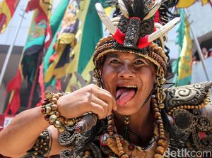 Hii! Potret Aksi Ekstrem Tatung di Festival Cap Go Meh