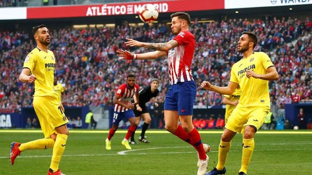Atletico Madrid langsung bermain menekan pertahanan Villarreal pada awal-awal babak. (