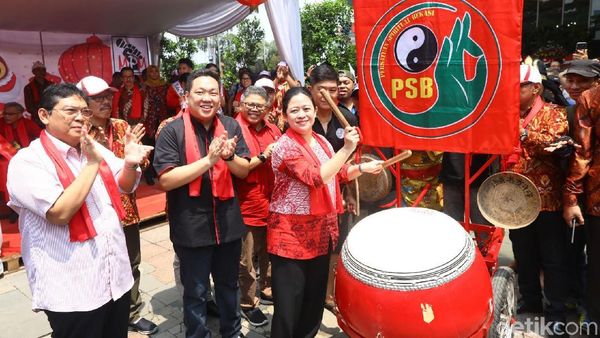 Momen Puan Buka Festival Cap Go Meh