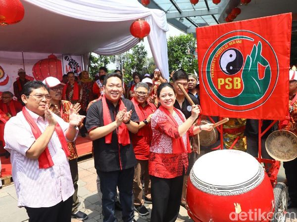 Momen Puan Buka Festival Cap Go Meh