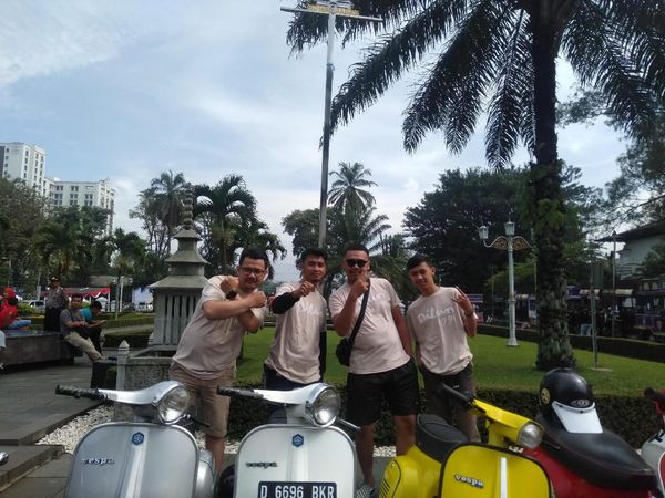 Konvoi Sepeda, Vespa hingga Motor di Gala Premier Dilan 1991