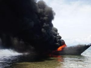 Kapal Muatan Sembako Terbakar dan Tenggelam di Perairan Sulteng Kapal Muatan Sembako Terbakar dan Tenggelam di Perairan Sulteng