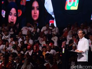 Artis Ramaikan Konvensi Rakyat Jokowi: Cak Lontong hingga Angel Karamoy Artis Ramaikan Konvensi Rakyat Jokowi: Cak Lontong hingga Angel Karamoy