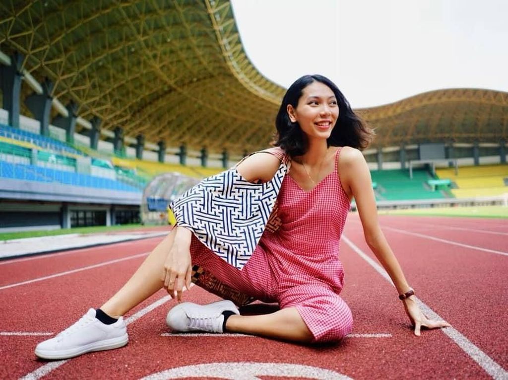 Gloria, Atlet Bulutangkis yang Dibilang Mirip Gal Gadot Gloria, Atlet Bulutangkis yang Dibilang Mirip Gal Gadot