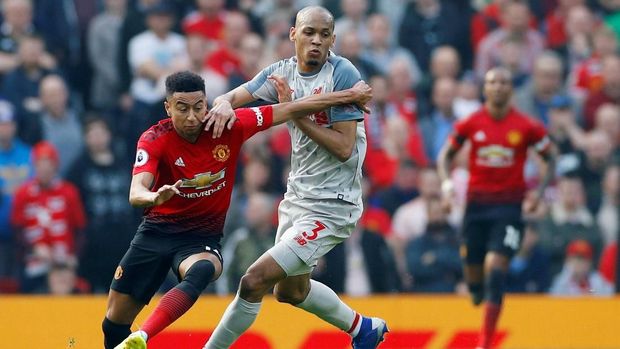 Jesse Lingard sempat dimainkan menggantikan Juan Mata, kemudian ditarik keluar digantikan Alexis Sanchez karena cedera. (