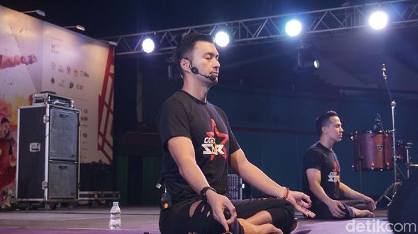 Foto: Yoga Yuk! Biar Awet Muda Seperti Anjasmara