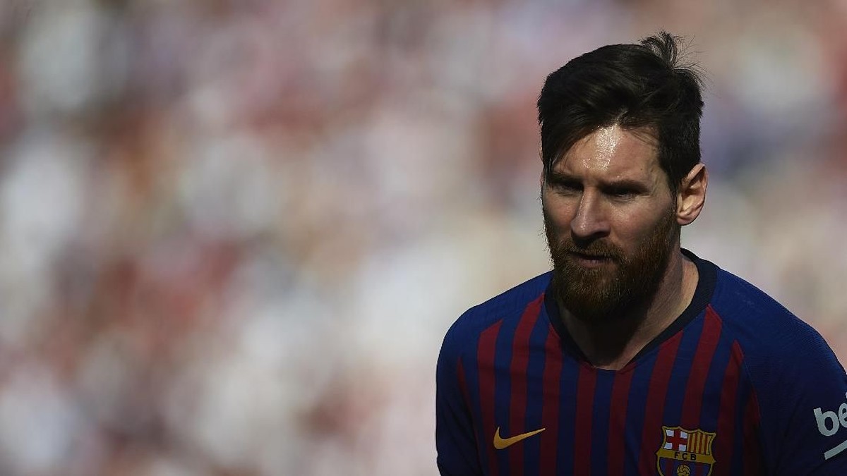 Lionel Messi mencetak hat-trick kala Barcelona membungkam Sevilla 4-2. (Foto: Aitor Alcalde/Getty Images)