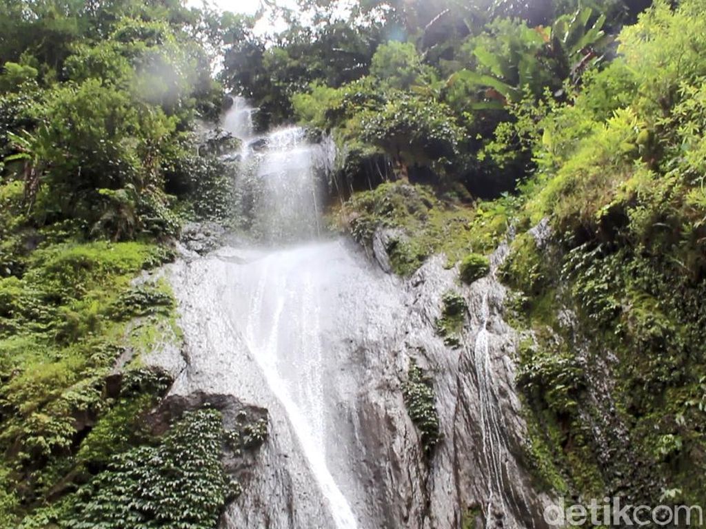 Foto Air Terjun Ajaib Hangat Dingin dari Wonosobo Foto Air Terjun Ajaib Hangat Dingin dari Wonosobo
