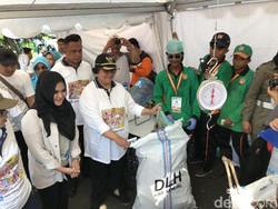 Hari Peduli Sampah Nasional, Menteri LHK Bersih-bersih di Pantai Kendal