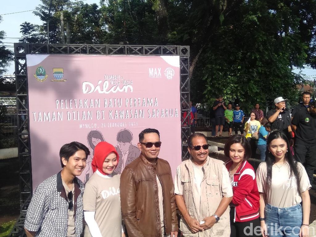 Sudut Film Dilan Diresmikan Menteri Pariwisata Arief Yahya hingga Ridwan Kamil Sudut Film Dilan Diresmikan Menteri Pariwisata Arief Yahya hingga Ridwan Kamil