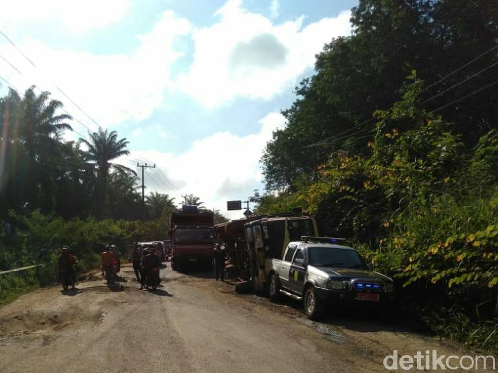 Perbaikan Jalan Lintas Timur Palembang-Jambi Segera Dilanjutkan Perbaikan Jalan Lintas Timur Palembang-Jambi Segera Dilanjutkan