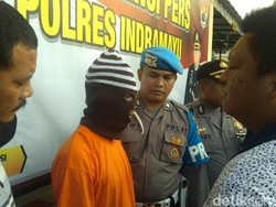 Pura-pura Beli Gula, Pembeli Bacok Pedagang di Indramayu