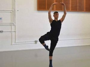 Perkenalkan! Ini Tentara Inggris yang Luwes Menari Balet