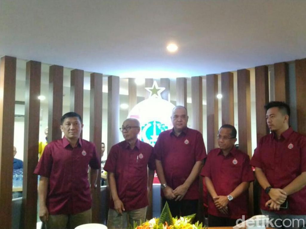 Potong Tumpeng, Persija Kenalkan Kantor Baru di Kuningan Potong Tumpeng, Persija Kenalkan Kantor Baru di Kuningan