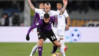 Umpan Radja Nainggolan ke kotak penalti bisa diselesaikan dengan baik oleh Vecino, dan mengubah skor menjadi 1-1. Alberto Lingria/Reuters.