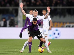 Umpan Radja Nainggolan ke kotak penalti bisa diselesaikan dengan baik oleh Vecino, dan mengubah skor menjadi 1-1. Alberto Lingria/Reuters.