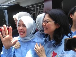 10 Menit Jenguk Ahmad Dhani, Istri Sandi Doa Bersama di Rutan