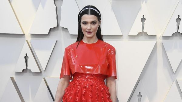 Foto: 8 Selebriti Bergaun Terburuk di Oscars 2019