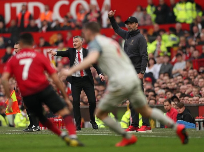 Soccer Football - Premier League - Manchester United v Liverpool - Old Trafford, Manchester, Britain - February 24, 2019  Manchester United interim manager Ole Gunnar Solskjaer and Liverpool manager Juergen Klopp gesture  Action Images via Reuters/Lee Smith  EDITORIAL USE ONLY. No use with unauthorized audio, video, data, fixture lists, club/league logos or 