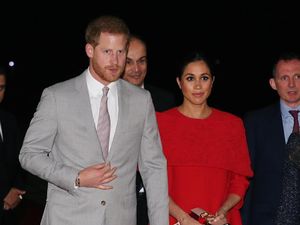 Foto: Bertemu Raja Maroko, Meghan Markle Anggun Bergaun Merah